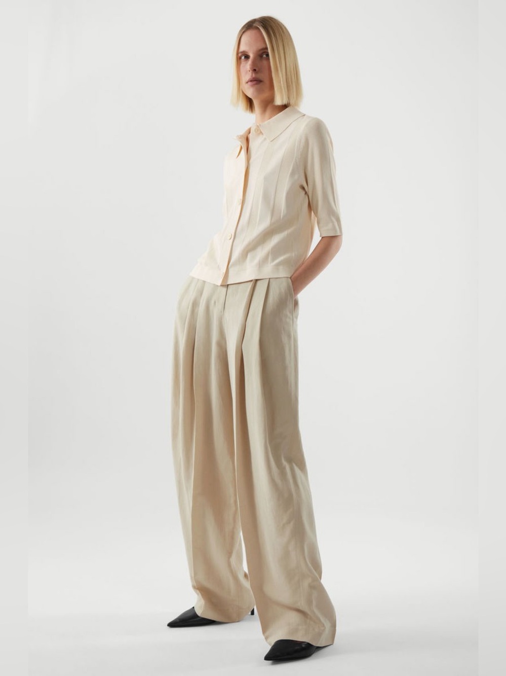 COS Relaxed Wide Leg Pleated Tailored Trousers Beige Size 4 NWT